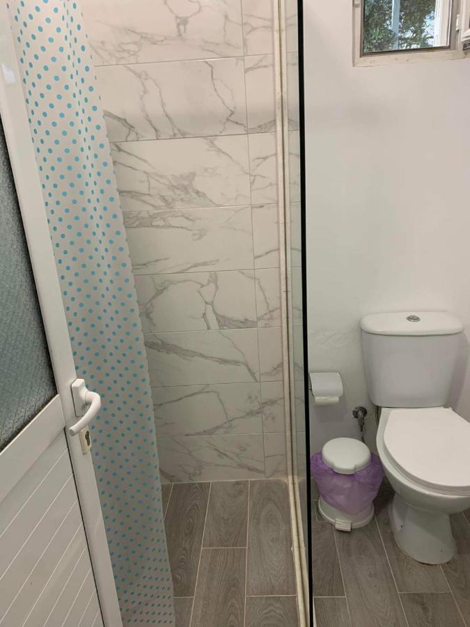 Sarsed Home, Sarande Luaran gambar