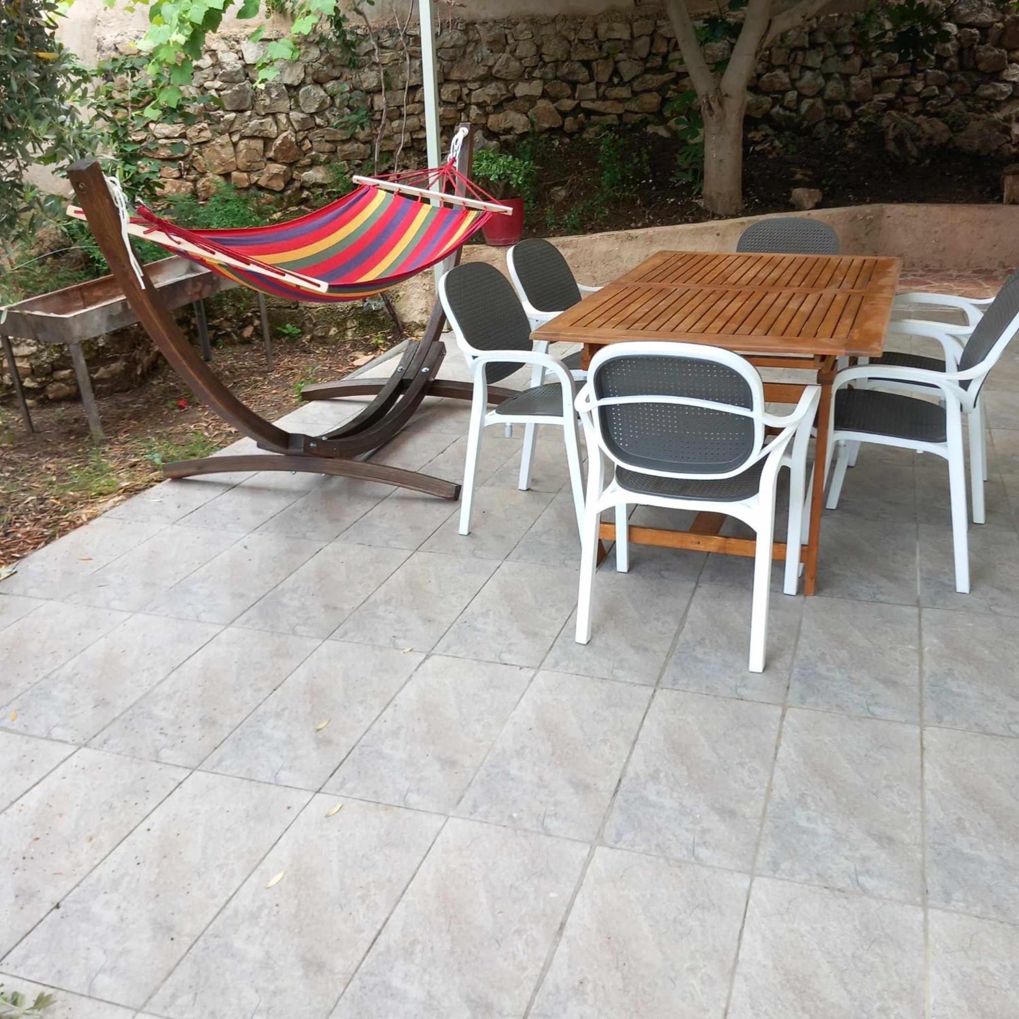 Sarsed Home, Sarande Luaran gambar