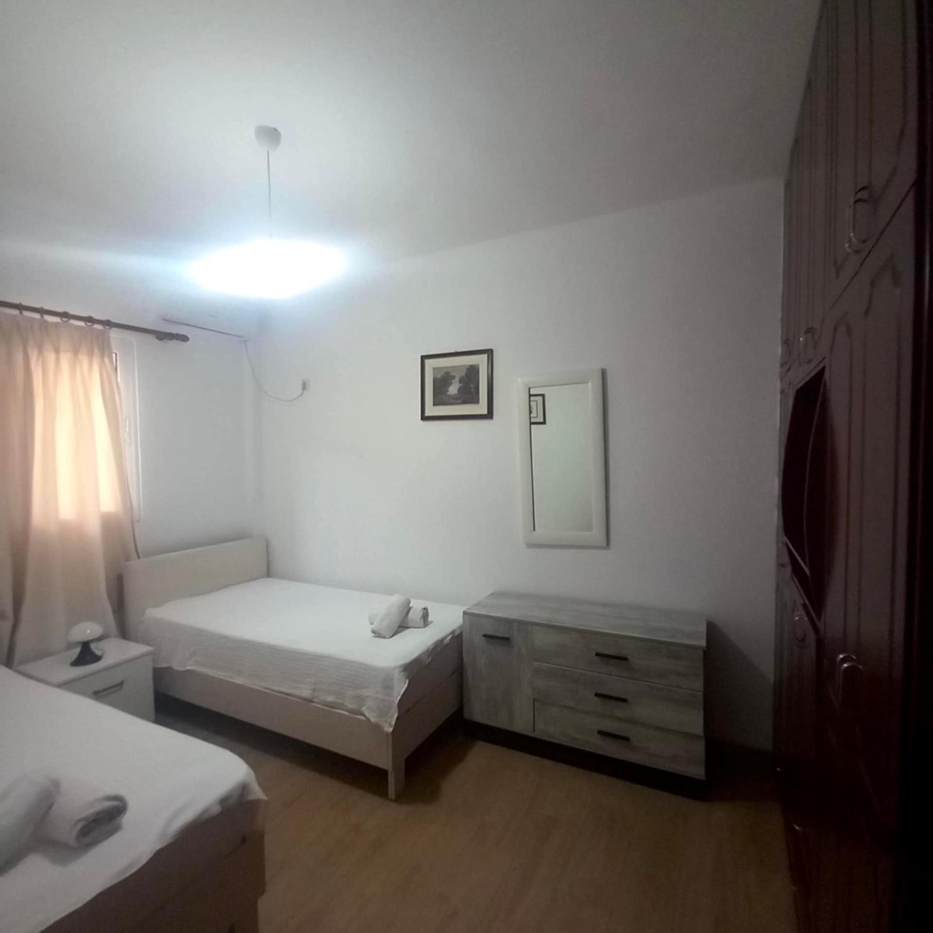 Sarsed Home, Sarande Luaran gambar